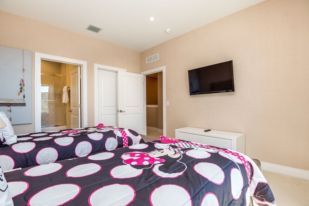 Magic Village Resort 4 Bdrm Townhome House (Magic Village Resort Property 2 Mins ) 6