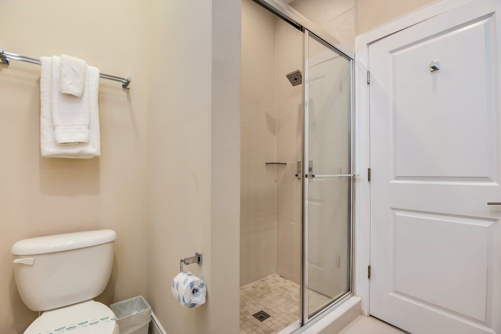 Magic Village Resort 4 Bdrm Townhome House (Magic Village Resort Property 2 Mins ) 17