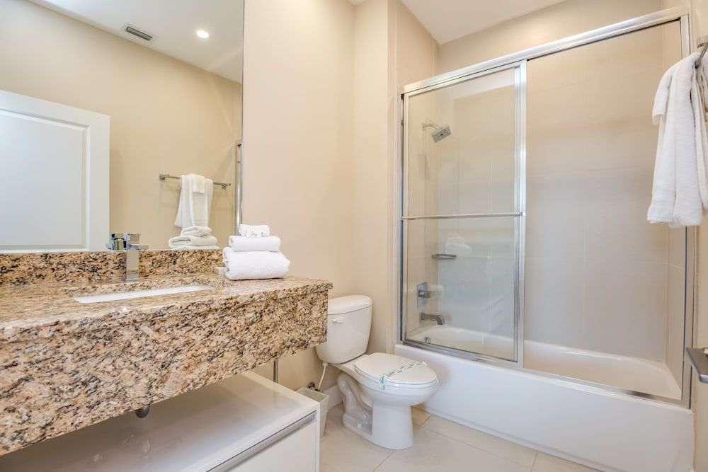 Magic Village Resort 4 Bdrm Townhome House (Magic Village Resort Property 2 Mins ) 18