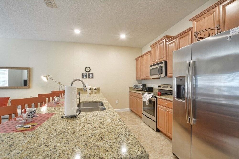 Townhome W/splashpool In Storey Lake -1610st 4 Bedroom Townhouse by Redawning Townhome, 4 Bedrooms 14