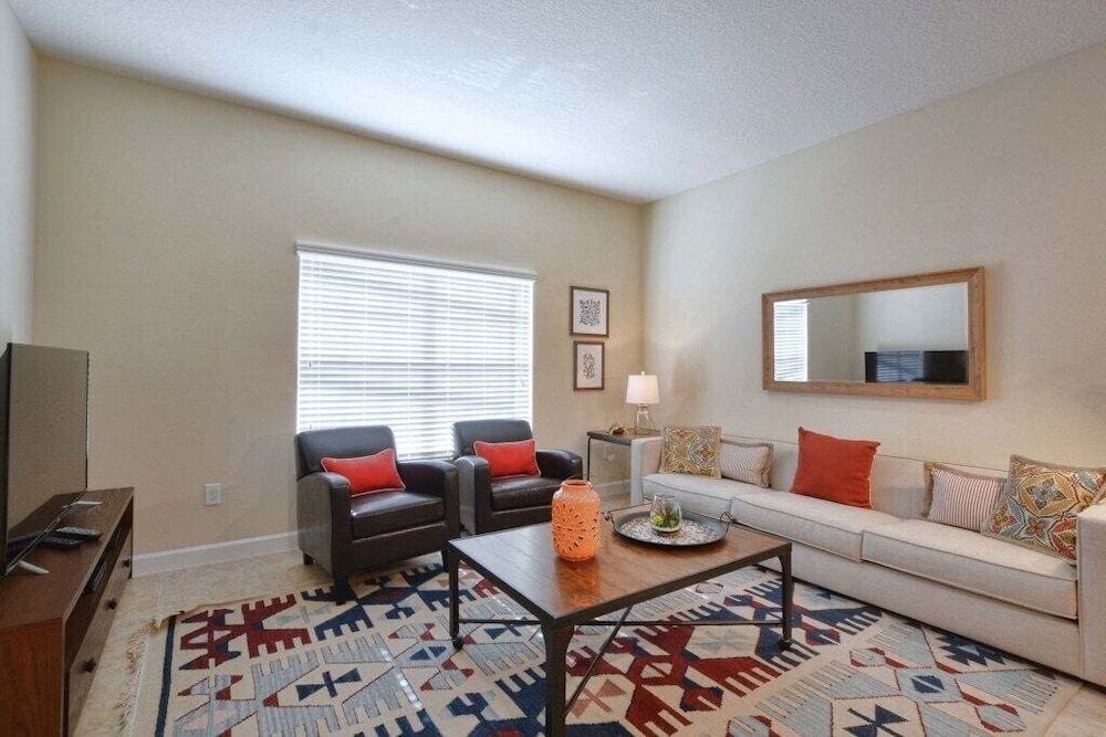 Townhome W/splashpool In Storey Lake -1610st 4 Bedroom Townhouse by Redawning Townhome, 4 Bedrooms 16