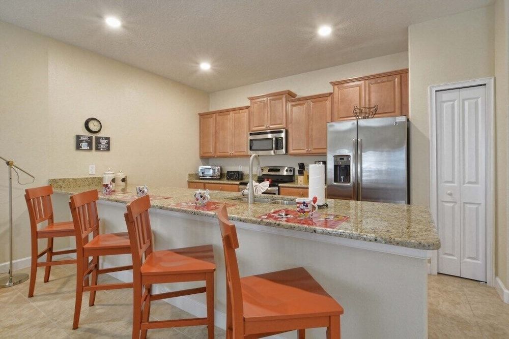 Townhome W/splashpool In Storey Lake -1610st 4 Bedroom Townhouse by Redawning Townhome, 4 Bedrooms 13