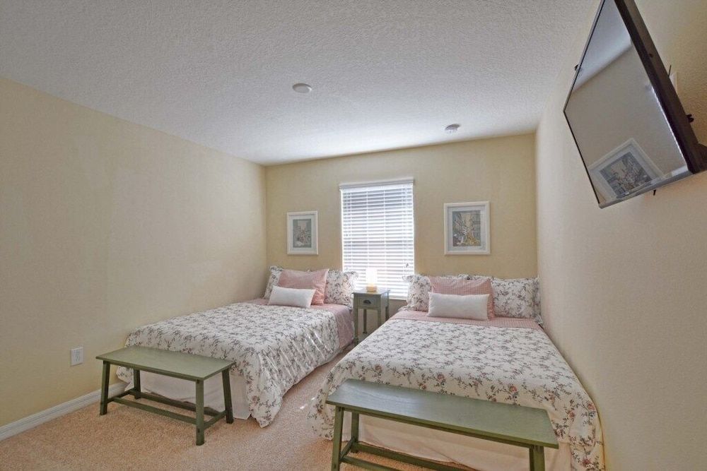 Townhome W/splashpool In Storey Lake -1610st 4 Bedroom Townhouse by Redawning Townhome, 4 Bedrooms 9