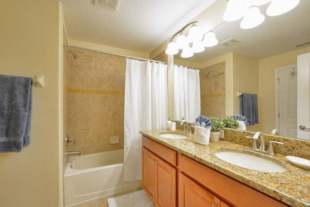 Townhome W/splashpool In Storey Lake -1610st 4 Bedroom Townhouse by Redawning Townhome, 4 Bedrooms 22