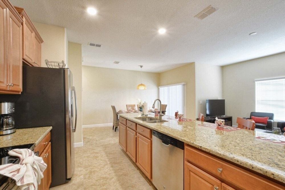 Townhome W/splashpool In Storey Lake -1610st 4 Bedroom Townhouse by Redawning Townhome, 4 Bedrooms 15