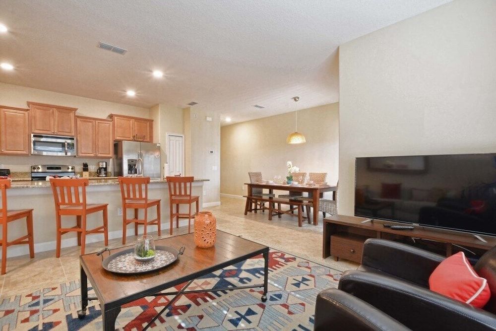 Townhome W/splashpool In Storey Lake -1610st 4 Bedroom Townhouse by Redawning Townhome, 4 Bedrooms 17