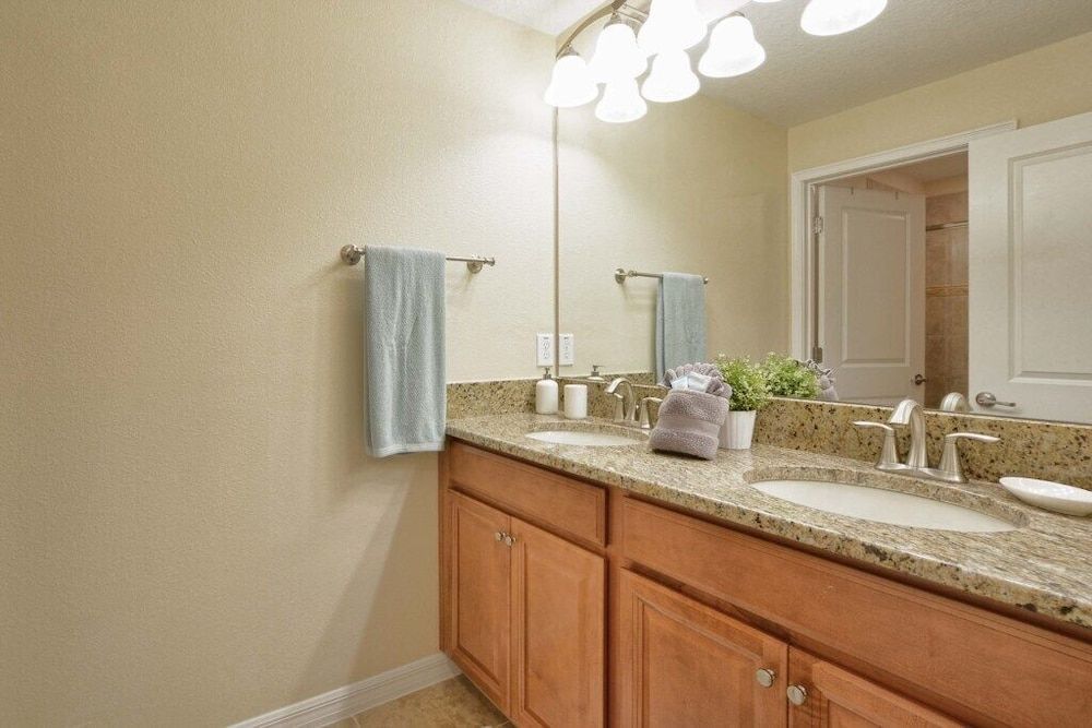 Townhome W/splashpool In Storey Lake -1610st 4 Bedroom Townhouse by Redawning Townhome, 4 Bedrooms 23