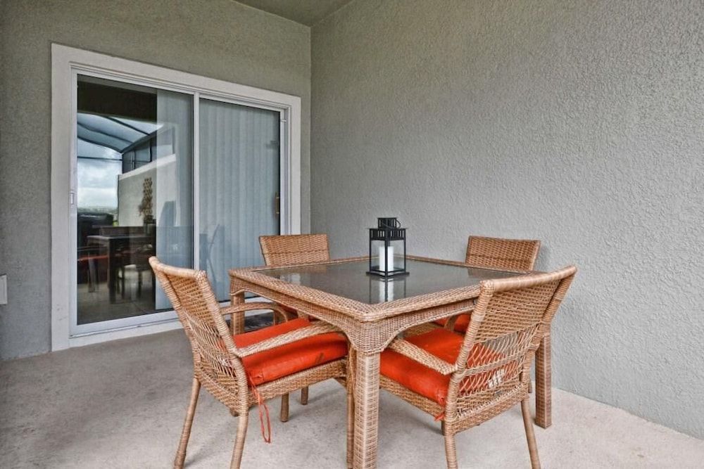 Townhome W/splashpool In Storey Lake -1610st 4 Bedroom Townhouse by Redawning Townhome, 4 Bedrooms 38