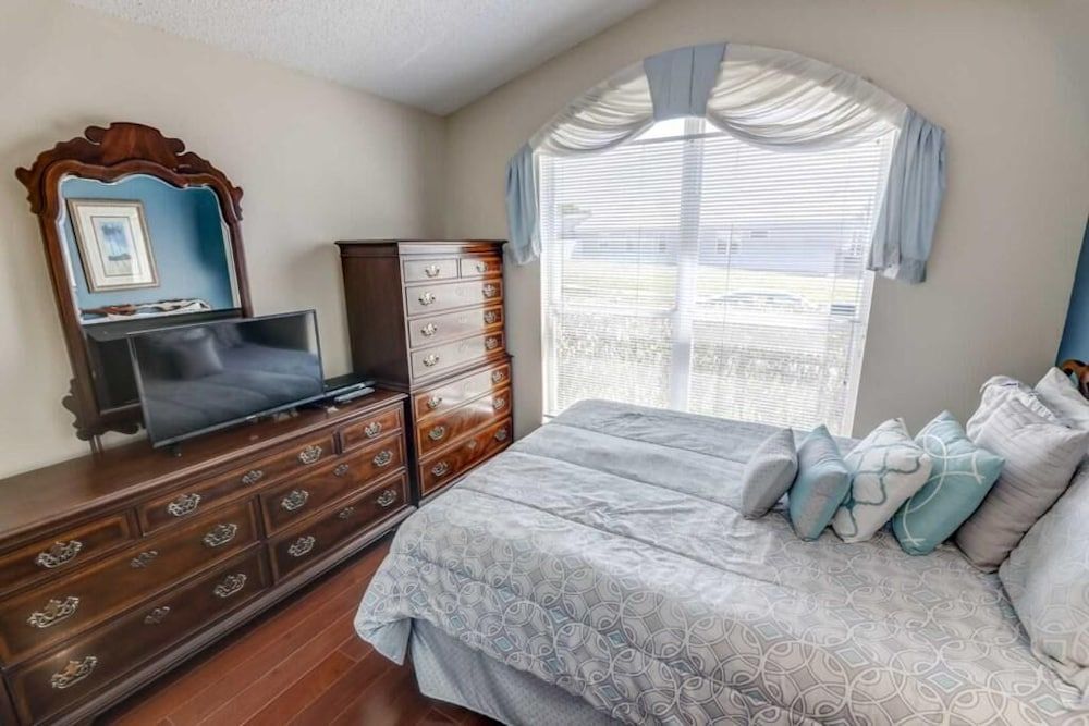 undefined Lou's Indian Creek 4 Bedroom Home by Redawning 7