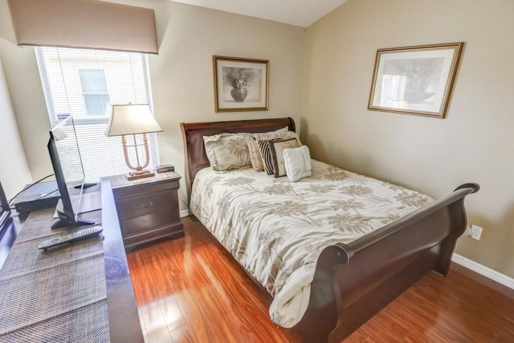 Lou's Indian Creek 4 Bedroom Home by Redawning House, 4 Bedrooms 7