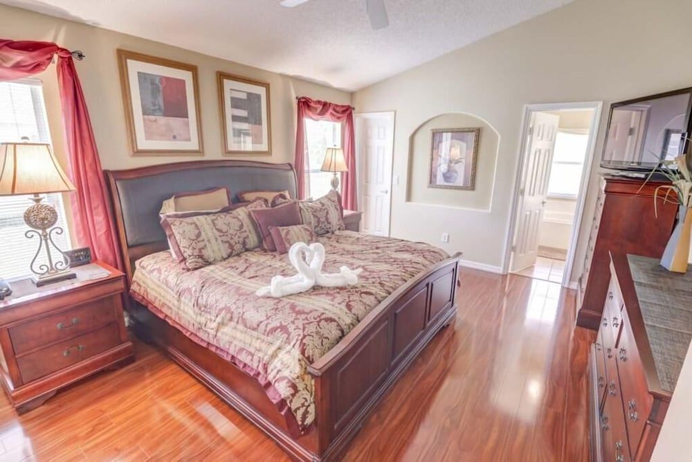 Lou's Indian Creek 4 Bedroom Home by Redawning House, 4 Bedrooms 8