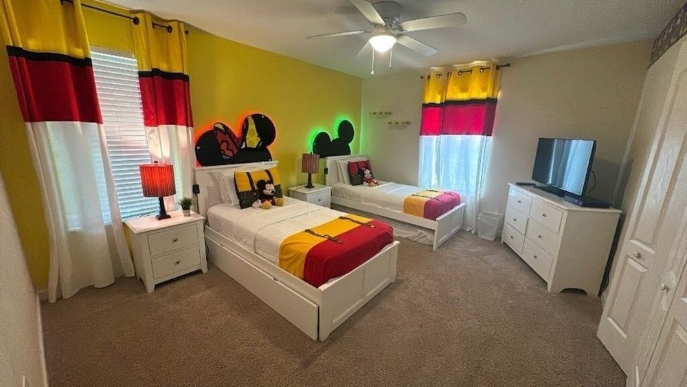 Paradise Palms - 5 Bedroom Pool - 3500PP Home by RedAwning House, 5 Bedrooms 6