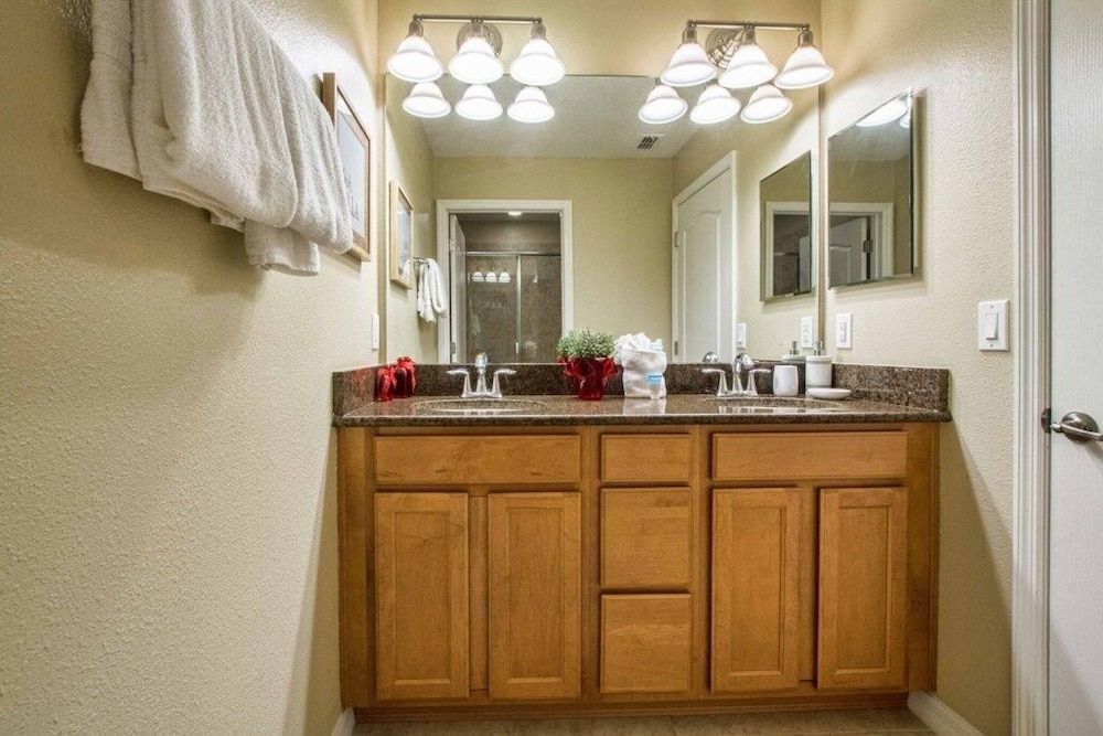 Paradise Palms- 4 Bed Townhome W/splashpool-3057pp 4 Bedroom Townhouse by RedAwning Townhome, 4 Bedrooms 27