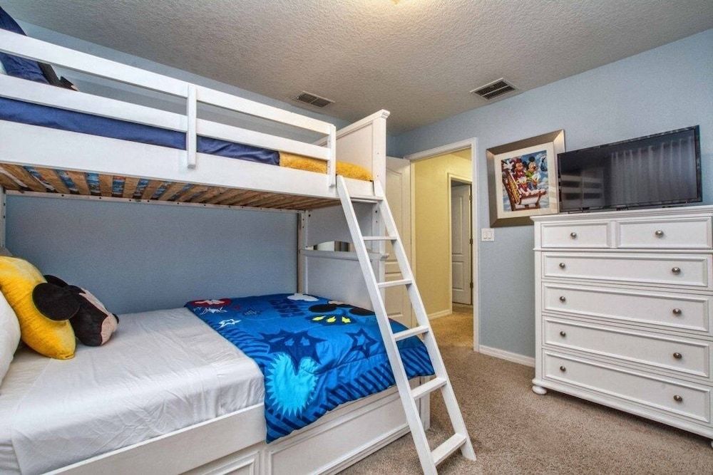 Storey Lake- 5 Bedroom Townhome w/ Pool- 1600ST Townhouse by RedAwning Townhome, 5 Bedrooms 7