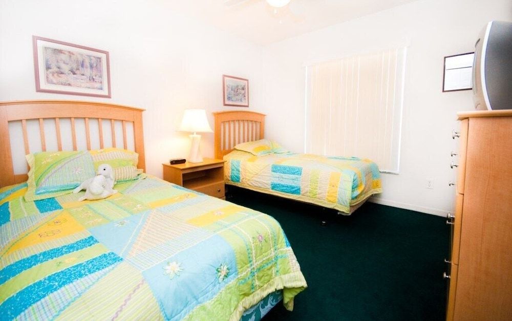 undefined Ir021or 3 Bedroom Home by RedAwning 7