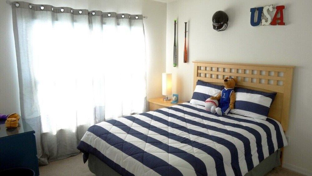 5 Beds With Private Pool Near Disney Parks 4703 5 Bedroom Home by RedAwning House, 5 Bedrooms 5