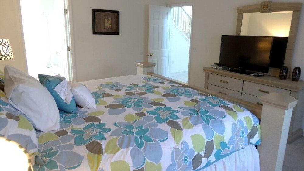 5 Beds With Private Pool Near Disney Parks 4703 5 Bedroom Home by RedAwning House, 5 Bedrooms 4