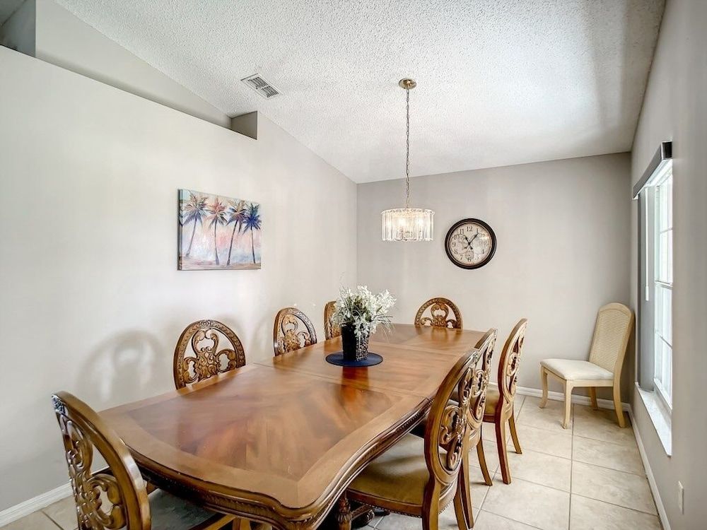 undefined Peaceful Indian Ridge Oaks 4 Bedroom Home by Redawning 8