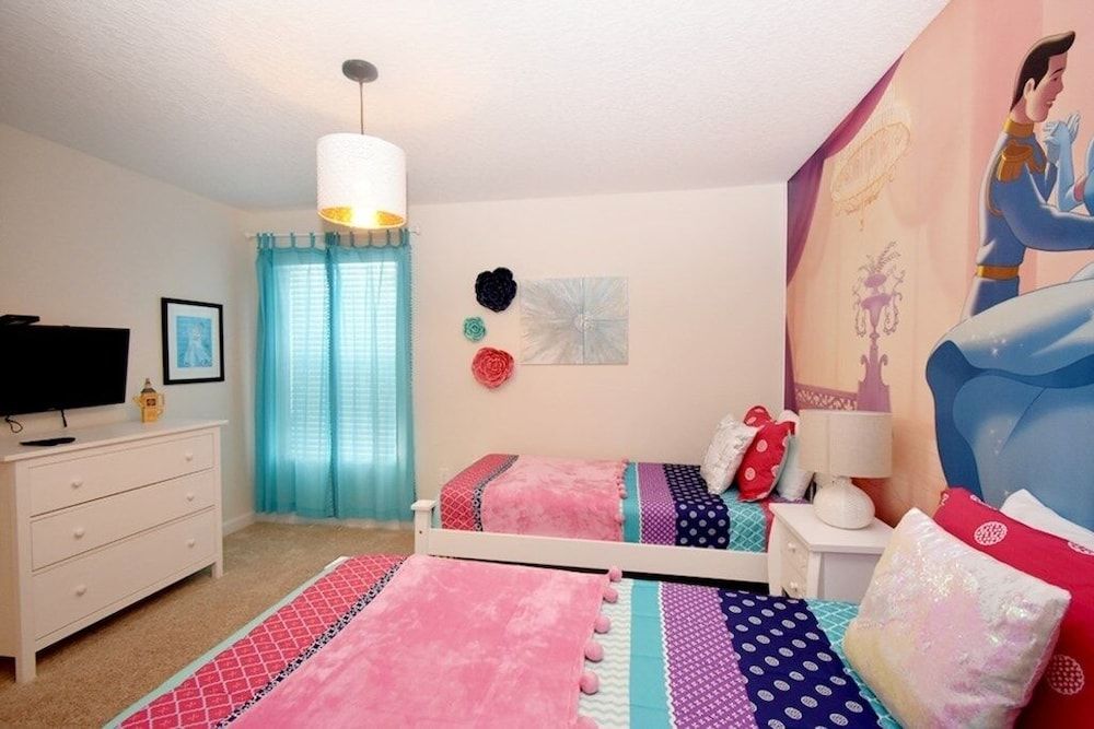 Storey Lake- 6 Bedroom Pool - 1664ST Home by RedAwning House, 6 Bedrooms 10