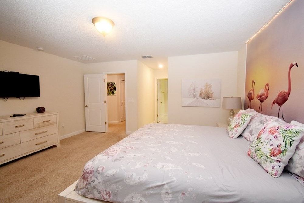 Storey Lake- 6 Bedroom Pool - 1664ST Home by RedAwning House, 6 Bedrooms 9