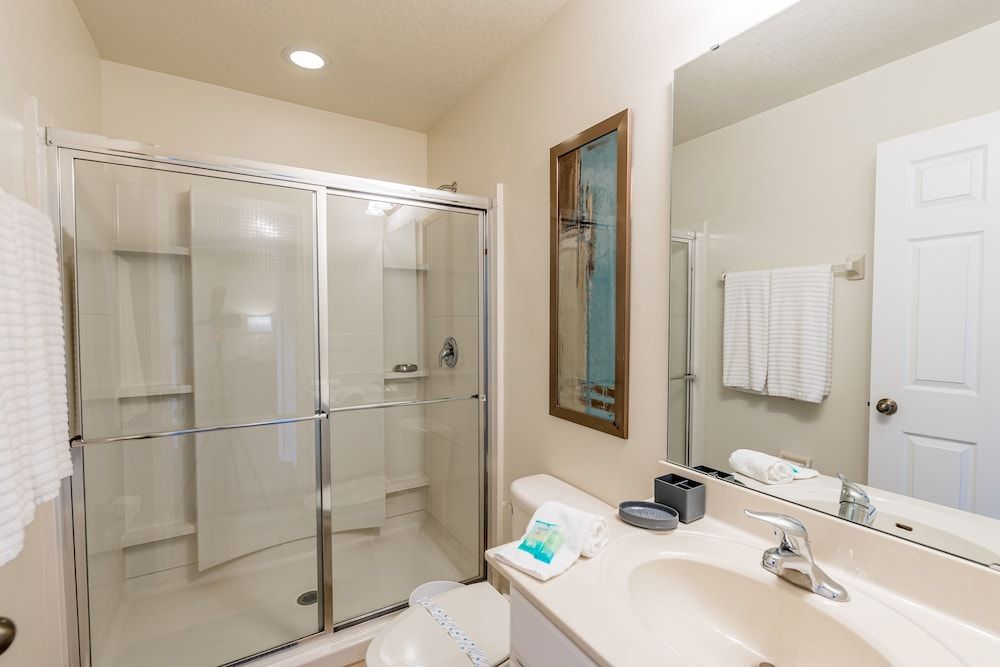 Fantastic Townhome with Pvt Pool and Lake view near Disney by RedAwning Townhome, 4 Bedrooms 16