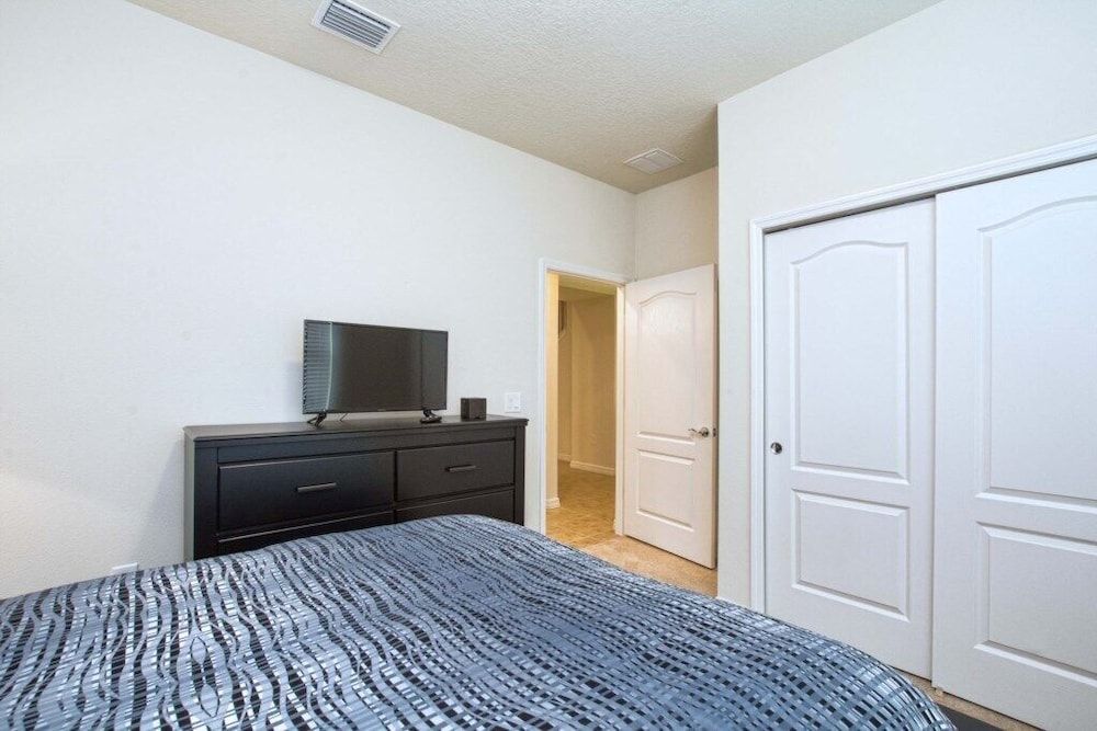 Windsor-5 Bed W/splashpool-3811ww 5 Bedroom Townhouse by RedAwning Townhome, 5 Bedrooms 2