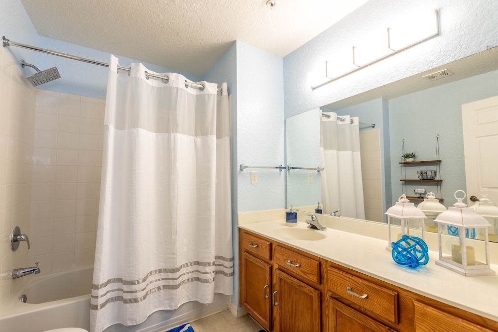 Fantastic Townhouse with a themed room near Disney by RedAwning Townhome, 4 Bedrooms 8