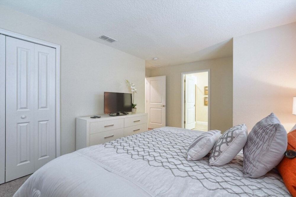 Storey Lake-5 Bedroom W/Splashpool-1617S Townhouse by RedAwning Townhome, 5 Bedrooms 11