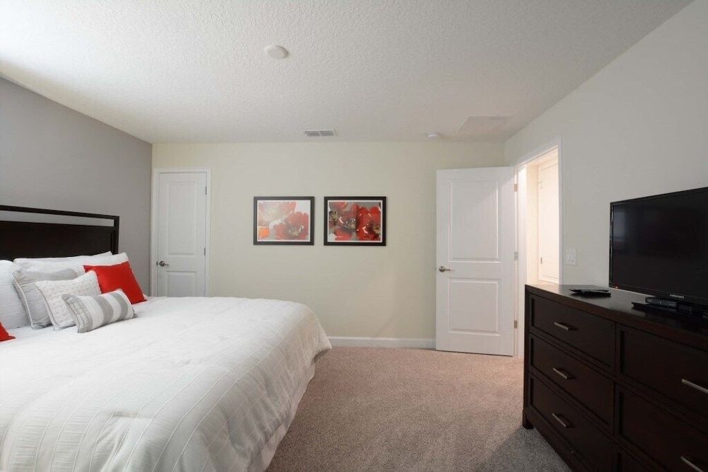 Storey Lake-5 Bedroom W/Splashpool-1617S Townhouse by RedAwning Townhome, 5 Bedrooms 7