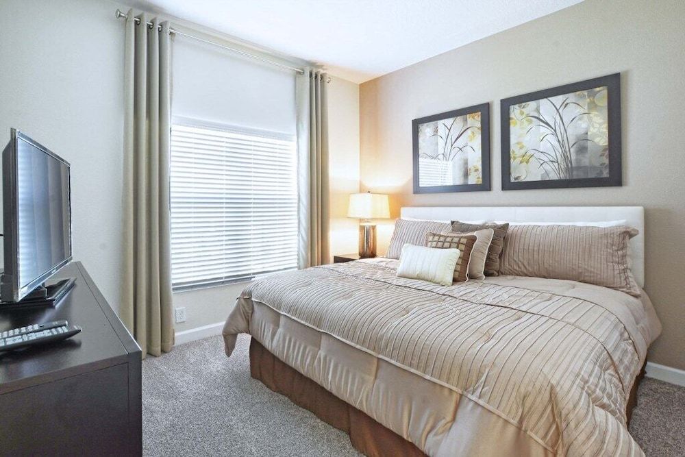 Storey Lake-5 Bedroom W/Splashpool-1617S Townhouse by RedAwning Townhome, 5 Bedrooms 4