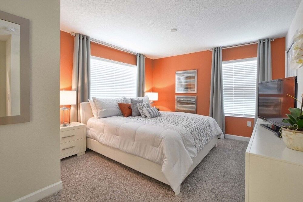 Storey Lake-5 Bedroom W/Splashpool-1617S Townhouse by RedAwning Townhome, 5 Bedrooms 10