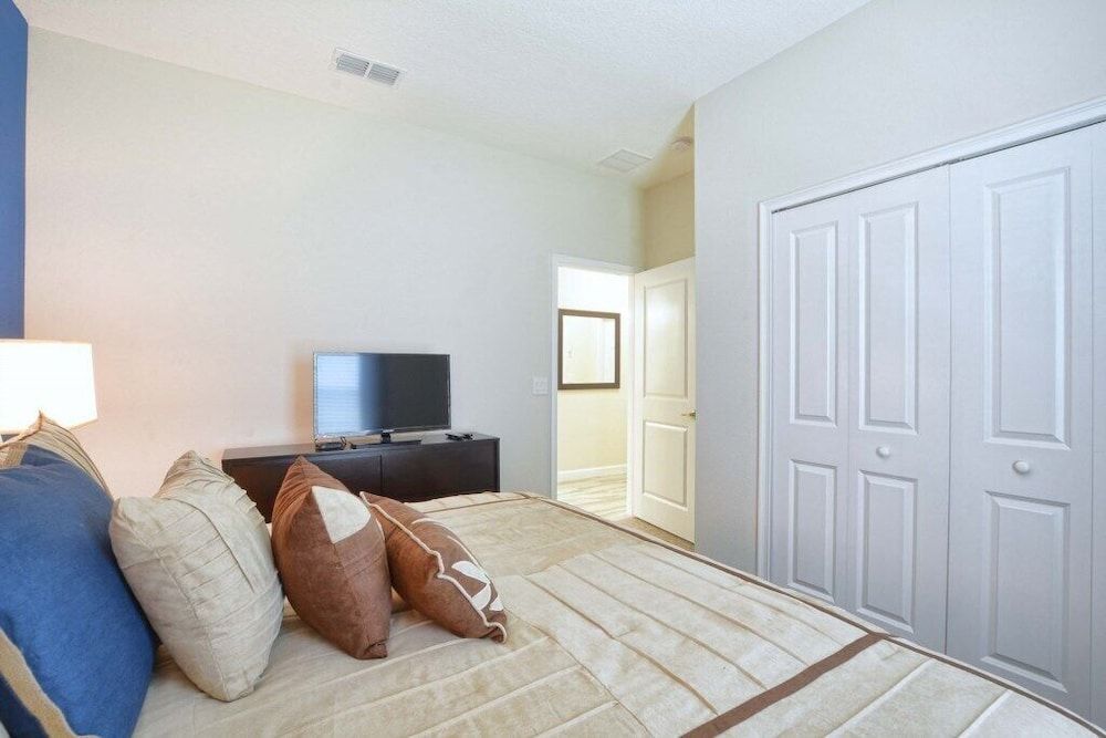 Storey Lake-5 Bedroom W/Splashpool-1617S Townhouse by RedAwning Townhome, 5 Bedrooms 3