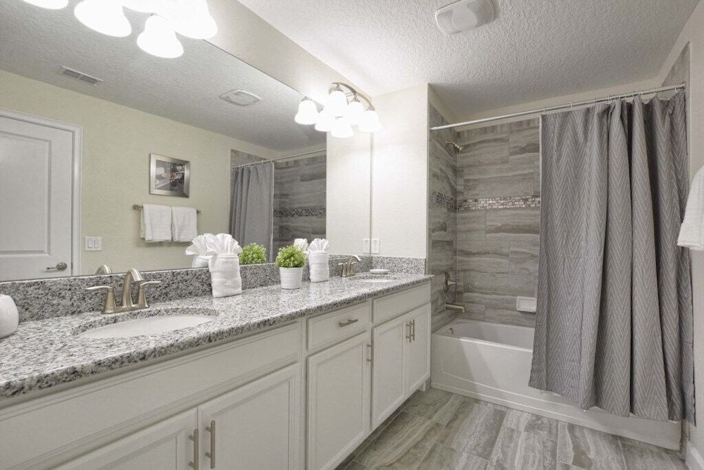 Storey Lake-5 Bedroom W/Splashpool-1617S Townhouse by RedAwning Townhome, 5 Bedrooms 16