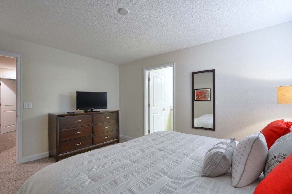 Storey Lake-5 Bedroom W/Splashpool-1617S Townhouse by RedAwning Townhome, 5 Bedrooms 8