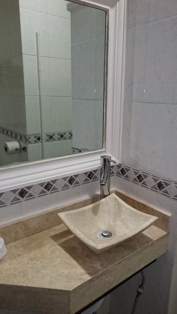 Hotel Savoy Express Standard Room, 1 Queen Bed 9