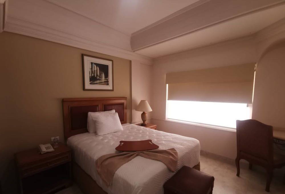 Hotel Savoy Express Standard Room, 1 King Bed 6