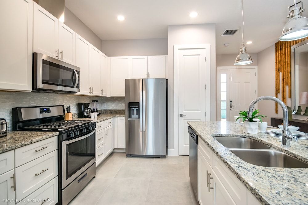 Upscale Townhome W/pool Access! 5 mi. to Disney! House (4 Bedrooms) 9