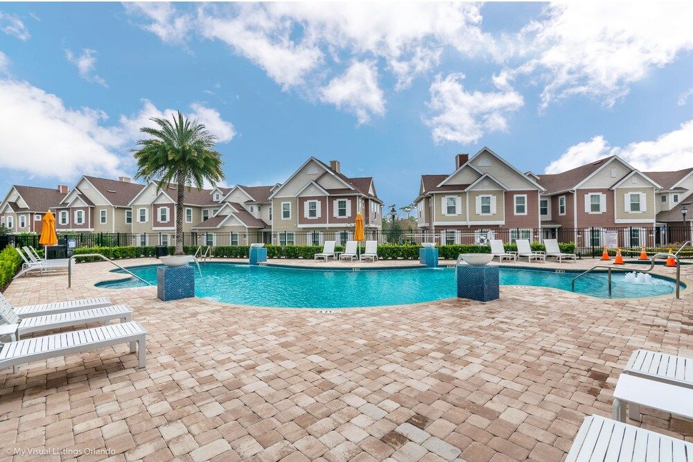 undefined Upscale Townhome W/pool Access! 5 mi. to Disney! 4
