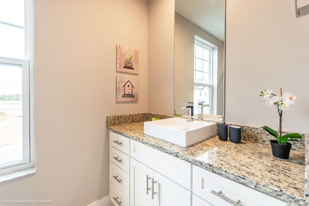 Upscale Townhome W/pool Access! 5 mi. to Disney! House (4 Bedrooms) 13