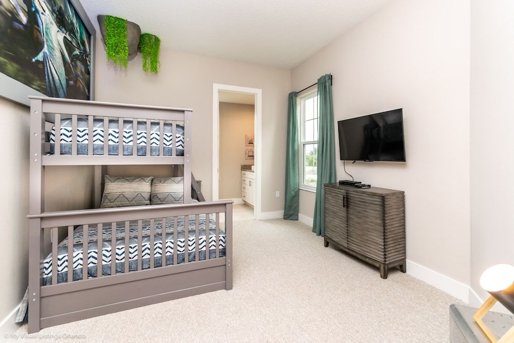 undefined Upscale Townhome W/pool Access! 5 mi. to Disney!