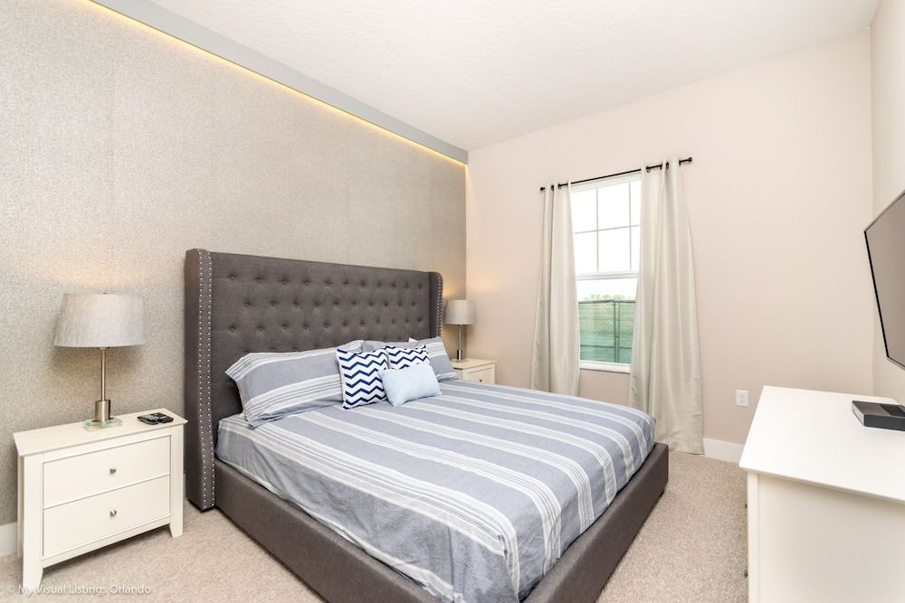 Upscale Townhome W/pool Access! 5 mi. to Disney! House (4 Bedrooms) 4