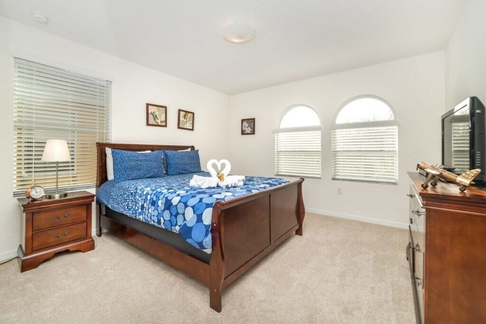 undefined 241 Las Fuentes Drive 6 Bedroom Home by RedAwning 9