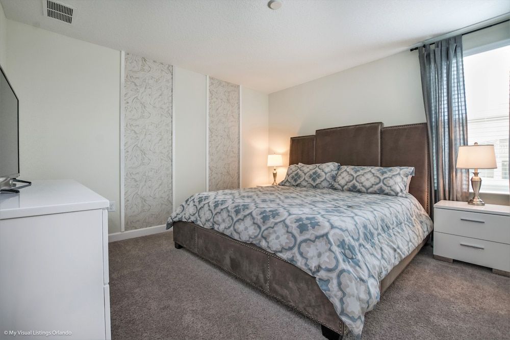 House (Multiple Bedrooms)