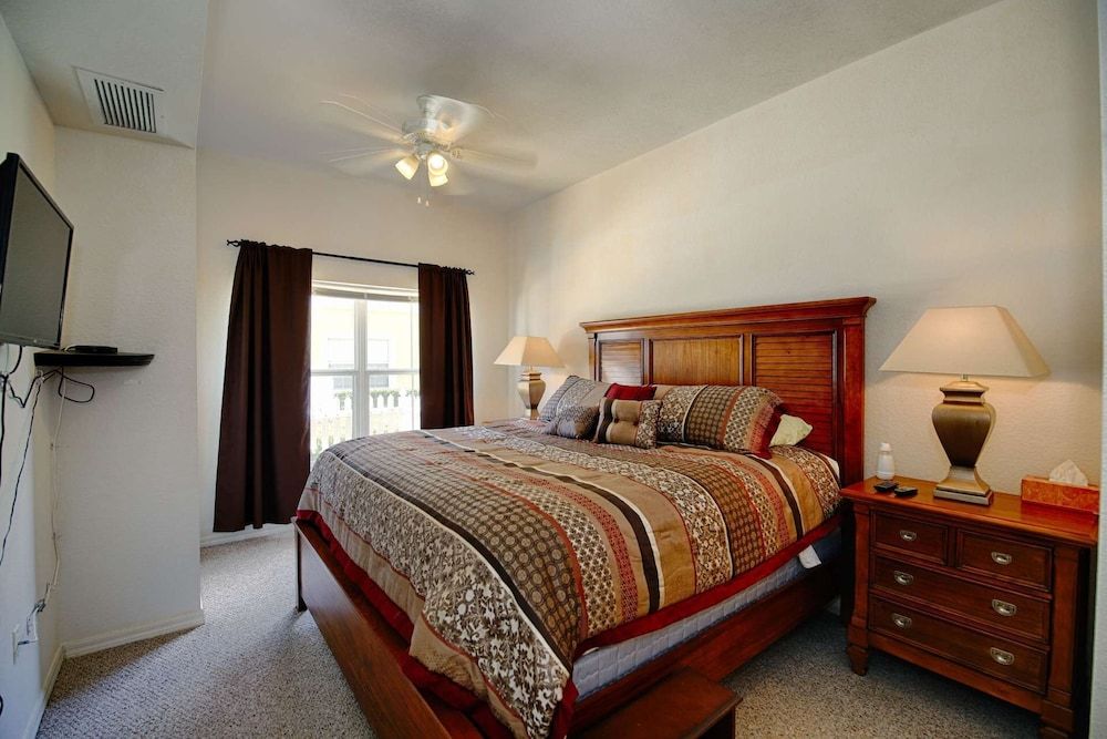 Seven Dwarves by PRP Apartment (4562 Seven Dwarfs) 4