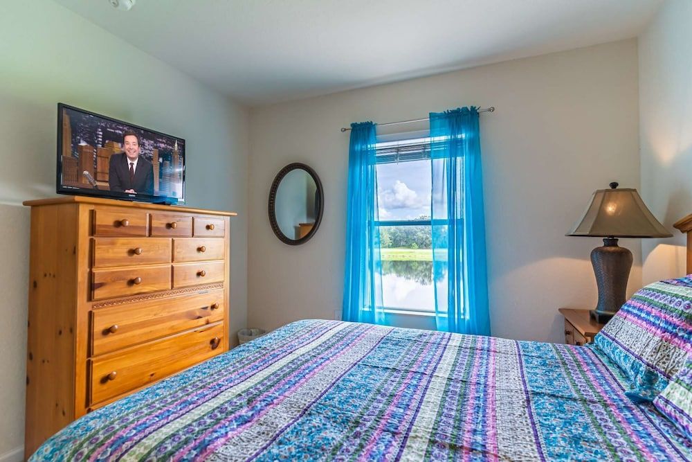 Apartment (2633 Trafalgar Village)