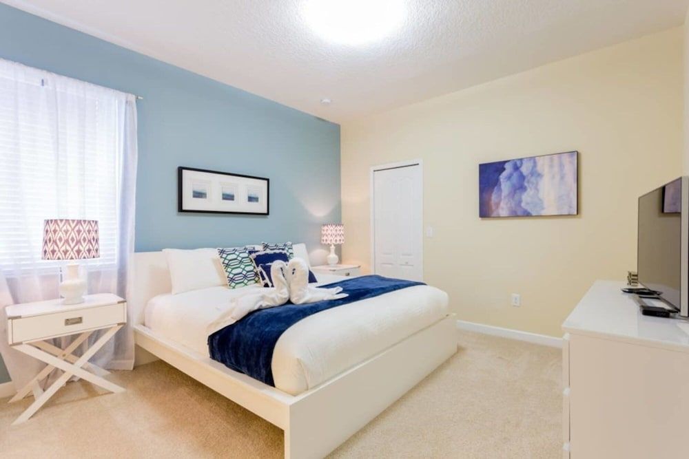 undefined Pleasant and Modern Home With Private Pool Near Disney 8