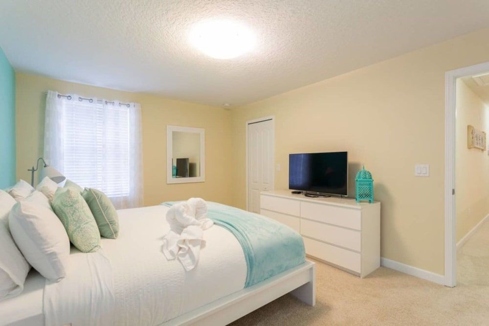 undefined Pleasant and Modern Home With Private Pool Near Disney 7