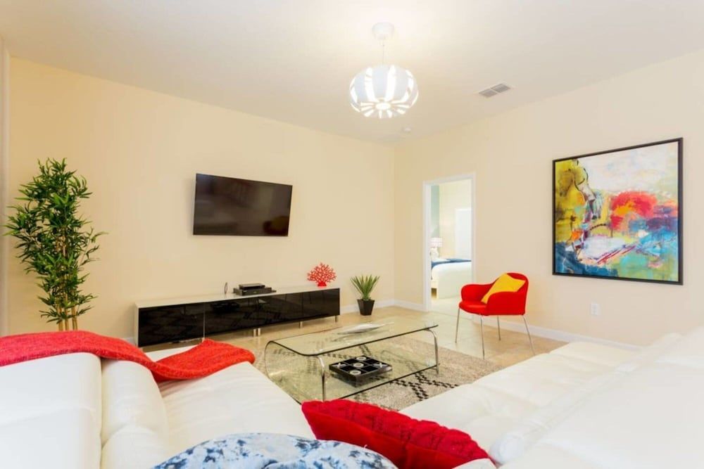 undefined Pleasant and Modern Home With Private Pool Near Disney 4