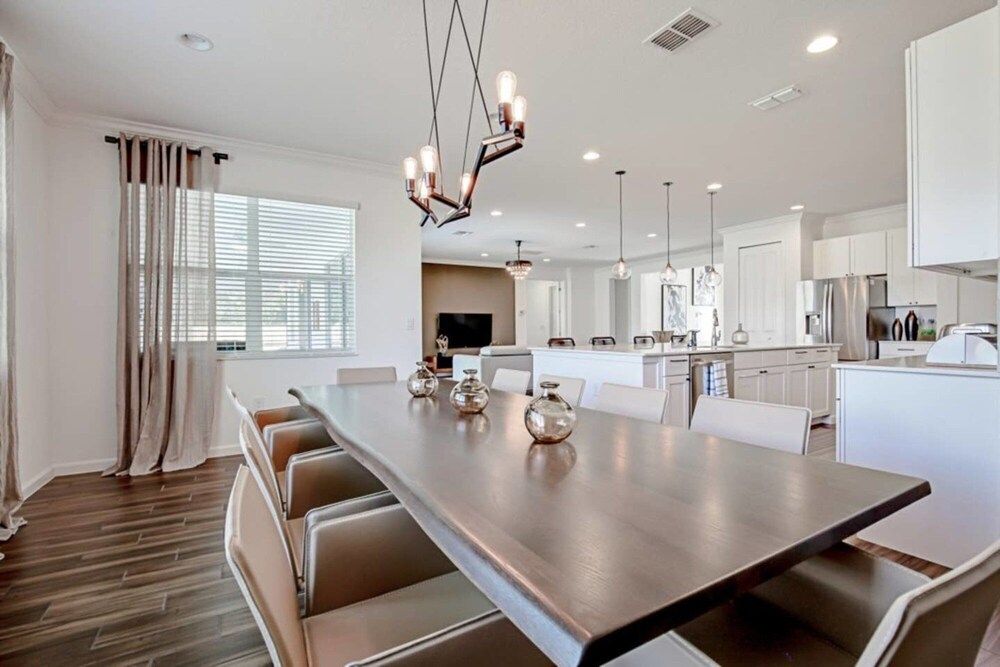 undefined Comfortable and Modern Home With Private Pool Near Disney 7