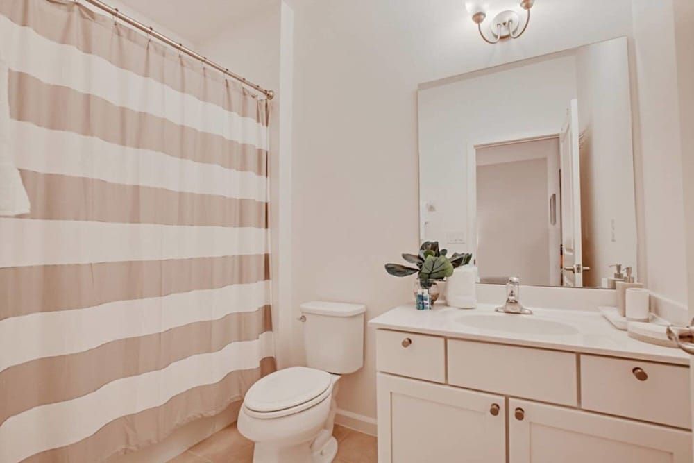 undefined Comfortable and Modern Home With Private Pool Near Disney 4